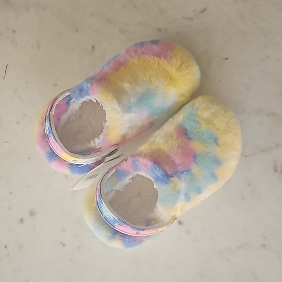Crocs Tie Dye Classics Fur Sure - Picture 1 of 9